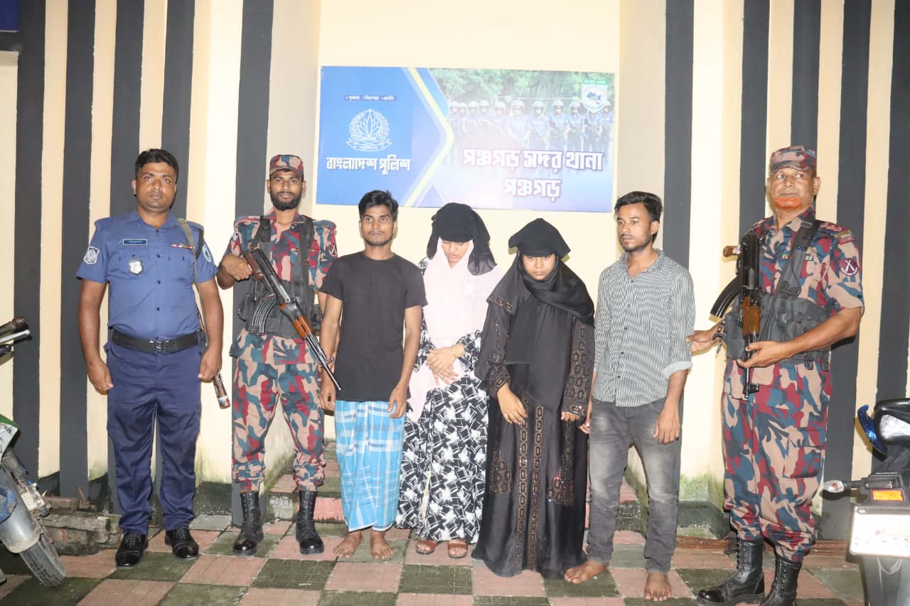 পঞ্চগড় সীমান্তে ভারতে পাচারের আগে ৪ রোহিঙ্গা আটক